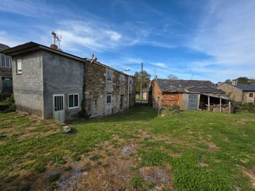 Casa rústica amb jardí en venda a Lugar Ramil-Pq Lanzos 288