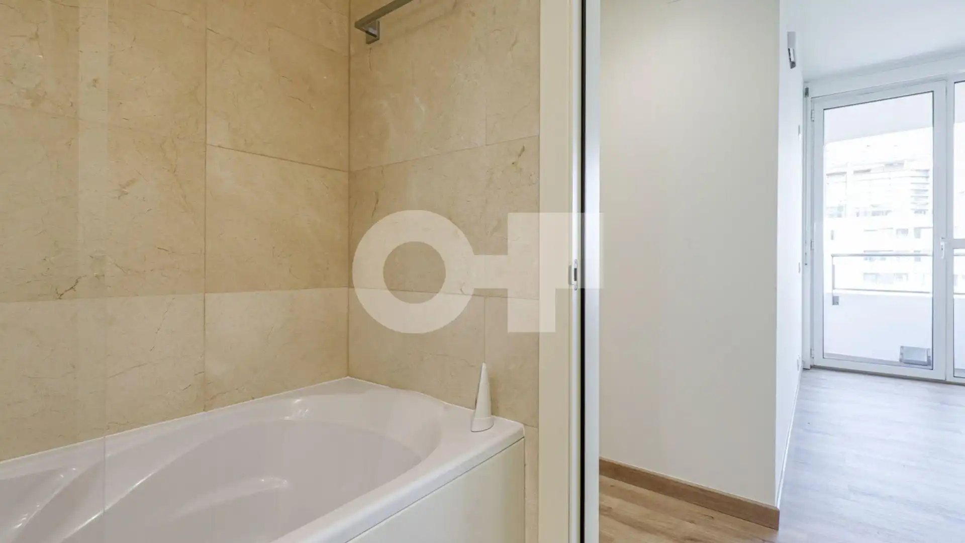 Badezimmer von Wohnungen zum Verkauf in Barcelona mit Heizung, Terrasse und Abstellraum