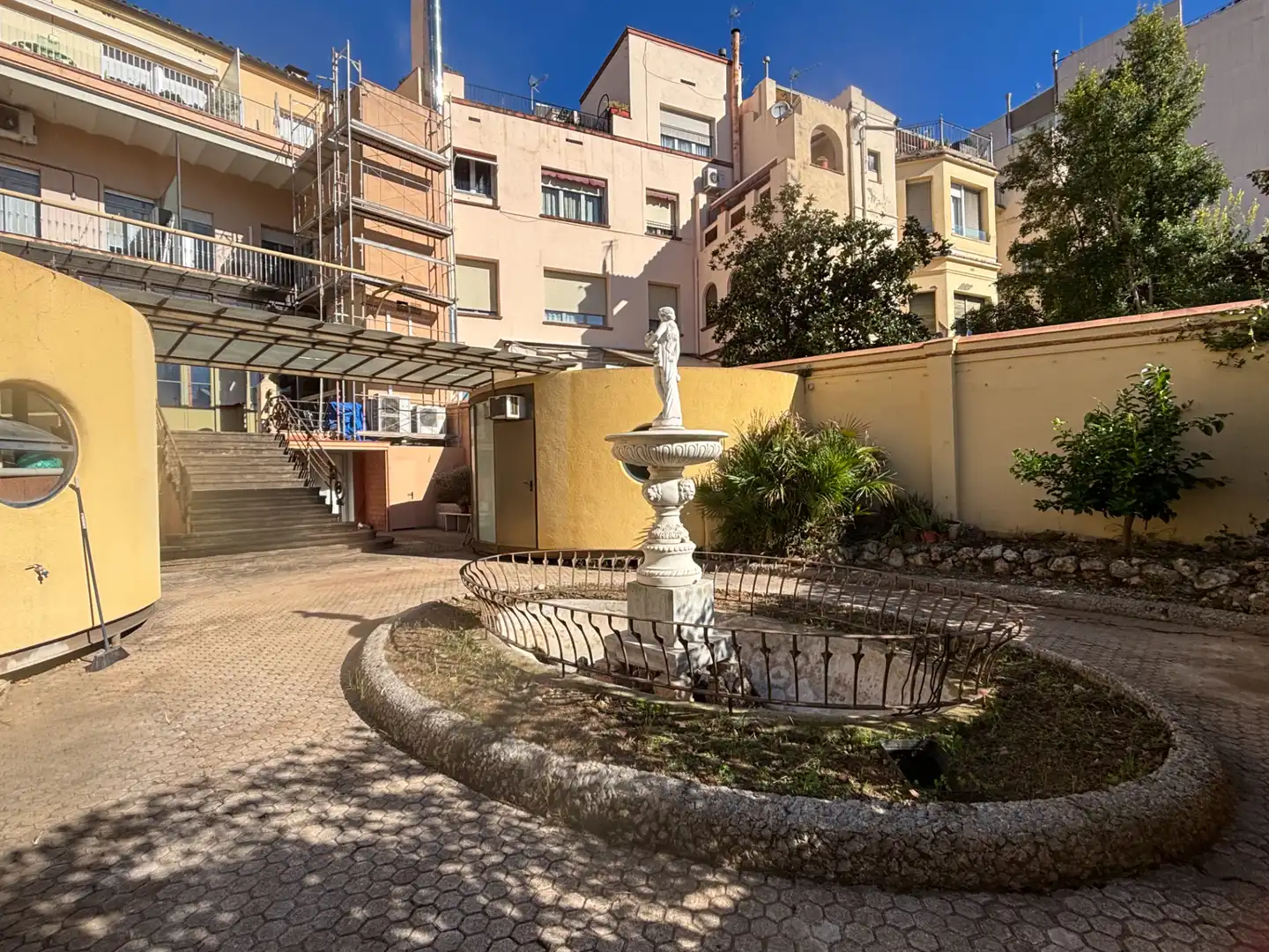 Außenansicht von Erdgeschoss zum Verkauf in Terrassa mit Klimaanlage, Heizung und Privatgarten
