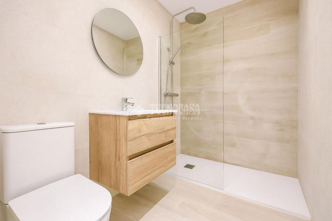 Bathroom of Flat for sale in Leganés