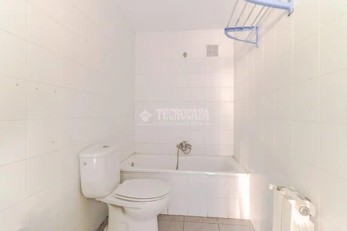 Bathroom of Flat for sale in Granada