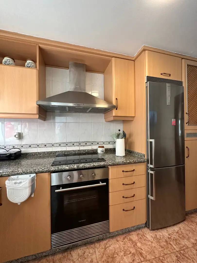 Kitchen of Flat for rent in Santiago de Compostela   with Heating, Furnished and Oven