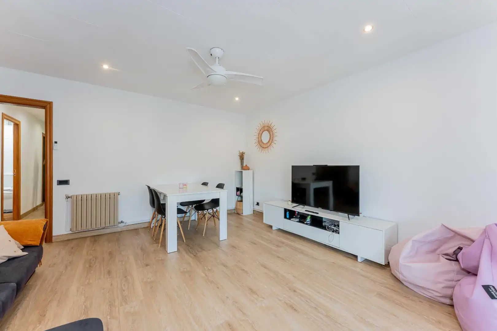 Living room of Flat for sale in Castelldefels  with Air Conditioner, Heating and Parquet flooring