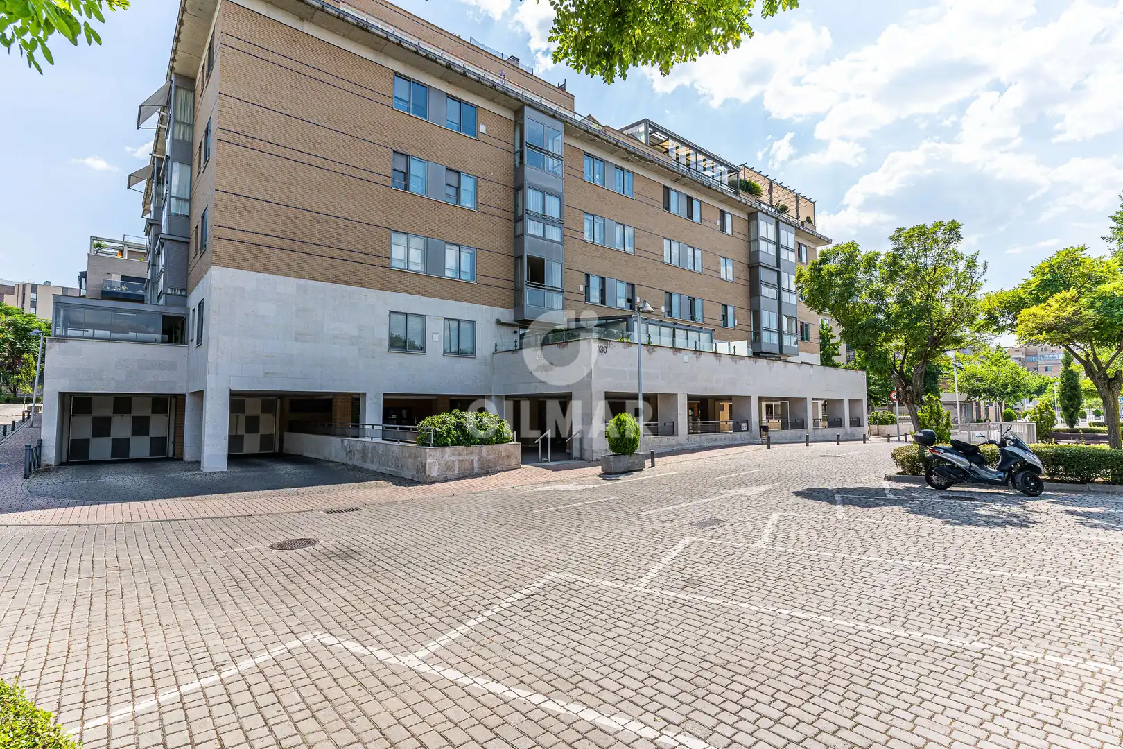 Exterior view of Flat for sale in Madrid  with Heating, Private garden and Storage room