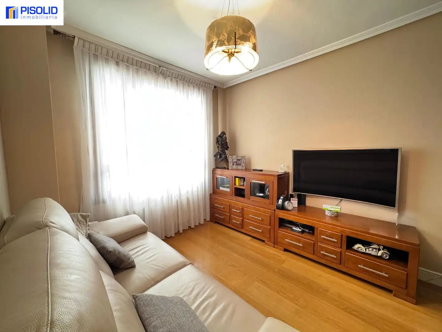 Sala de estar de Ático en venta en Valladolid con Calefacción, Parquet y Terraza