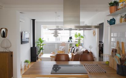 Living room of Flat to rent in  Madrid Capital  with Air Conditioner, Heating and Parquet flooring