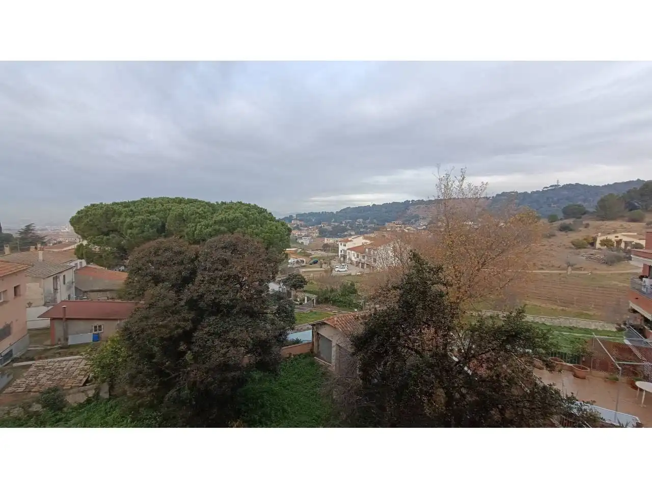 Vista exterior de Casa o xalet en venda en Martorelles amb Jardí privat, Terrassa i Alarma