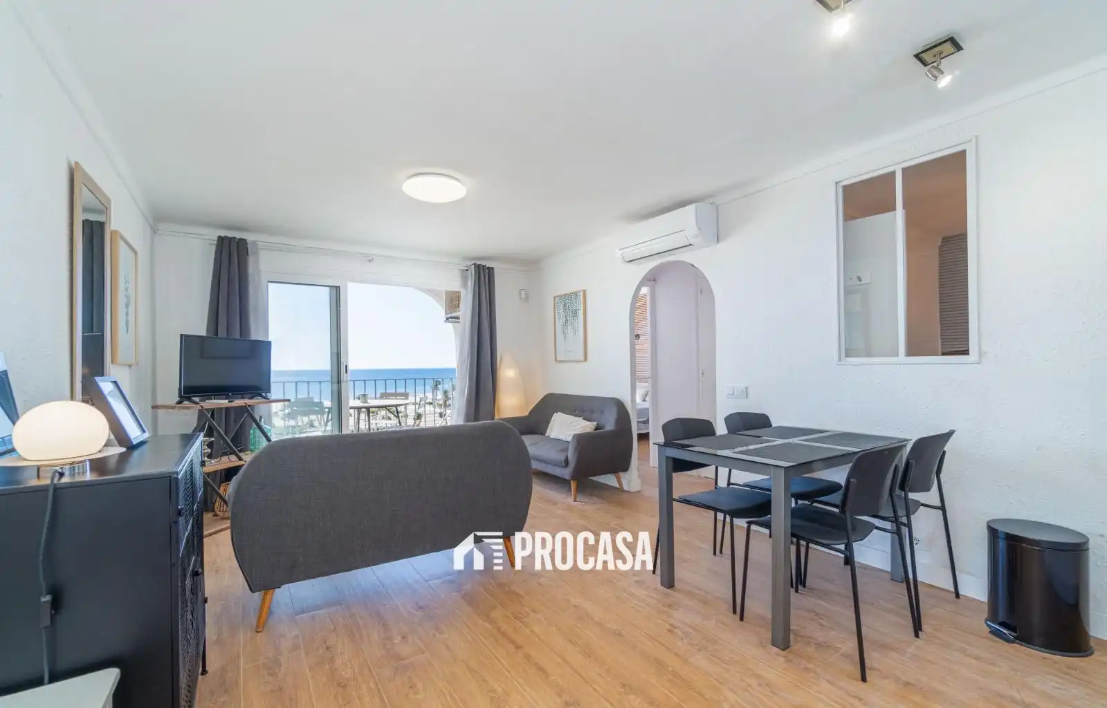Wohnung zum Verkauf in Empuriabrava mit Klimaanlage, Heizung und Terrasse