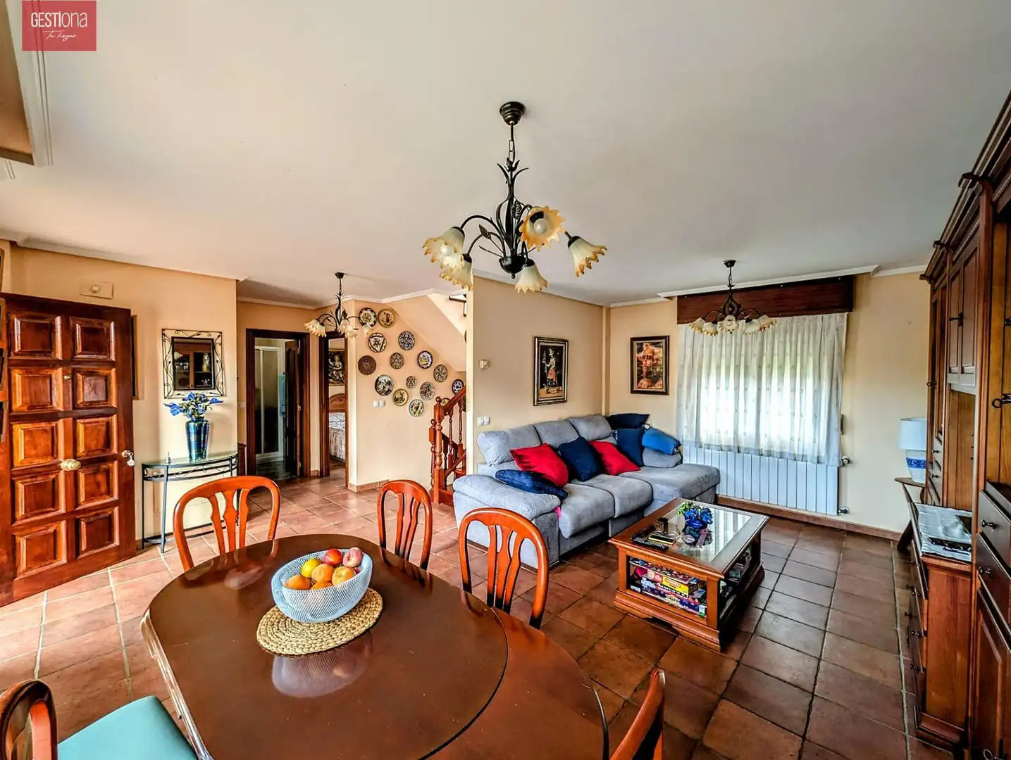Sala d'estar de Casa adosada en venda en Arnuero amb Calefacció, Jardí privat i Terrassa