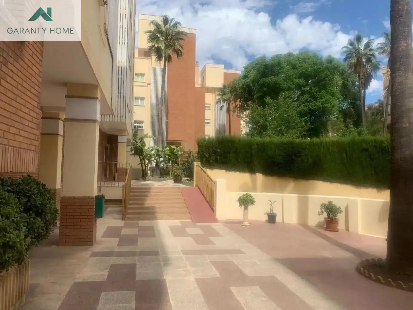 Außenansicht von Wohnung zur Miete in Málaga mit Klimaanlage, Privatgarten und Balkon