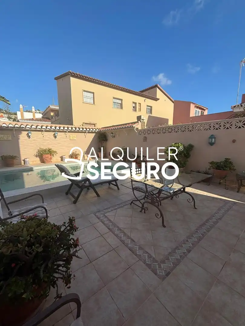 Detached house with pool to rent in Escritor busto previ, imagen 8