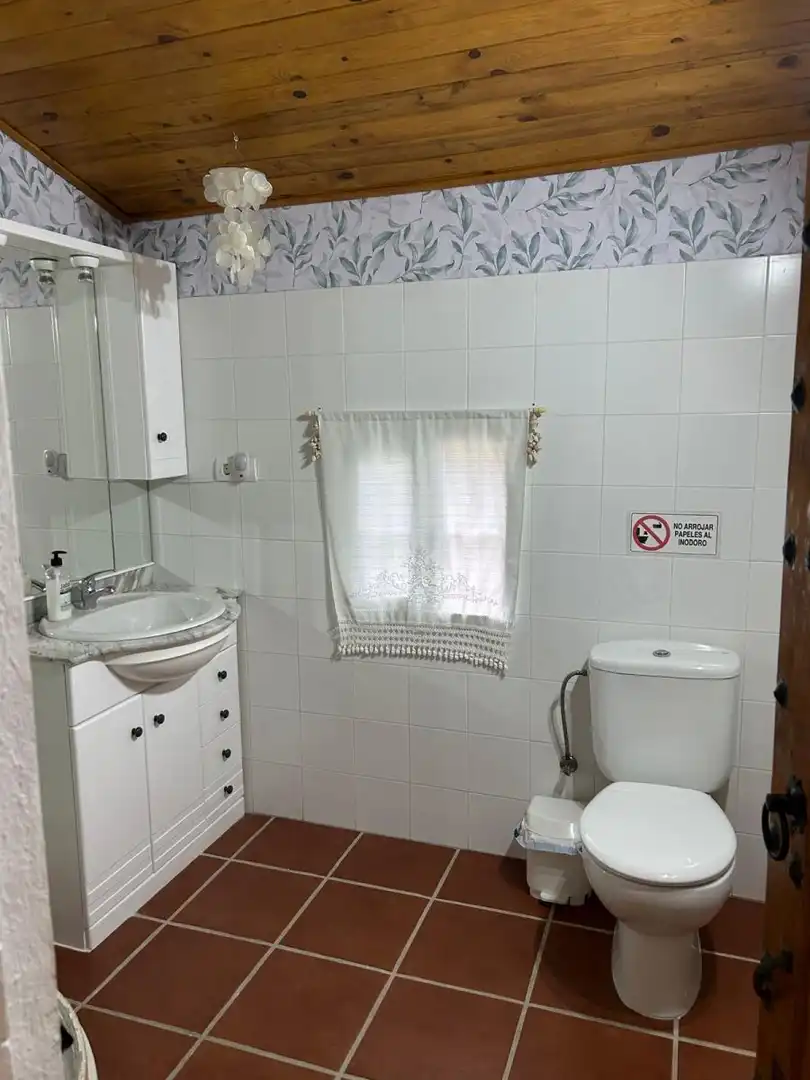 Bany de Finca rústica en venda en Cuevas de San Marcos amb Calefacció, Jardí privat i Terrassa