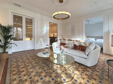 Flat with balcony for sale in Ronda Ronda Universitat