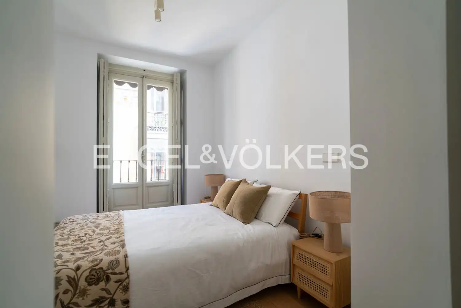 Schlafzimmer von Wohnung zur Miete in Madrid mit Klimaanlage, Heizung und Möbliert