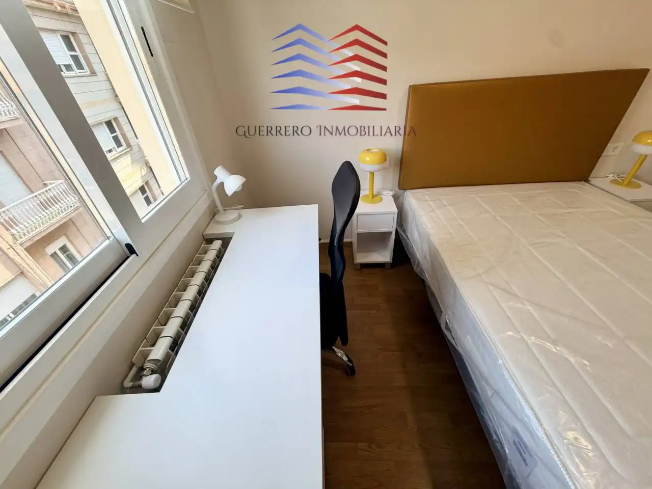 Schlafzimmer von Wohnung zur Miete in Ourense Capital  mit Heizung, Parkett und Möbliert