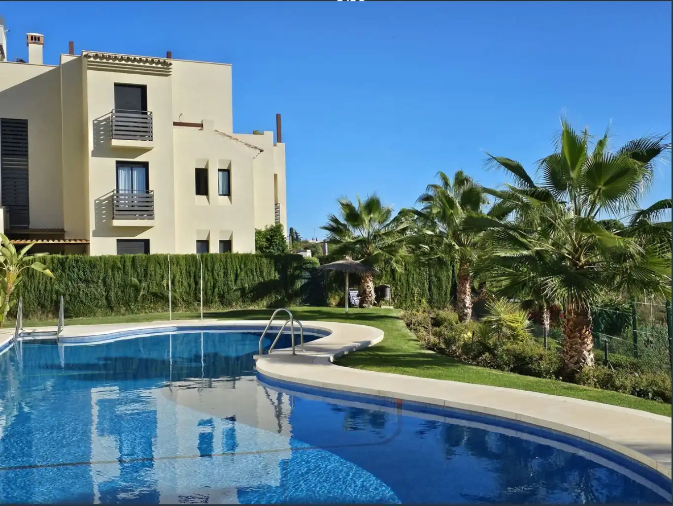 Piso con piscina en venta en Selwo