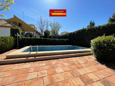 Xalet amb piscina en venda a Oromana
