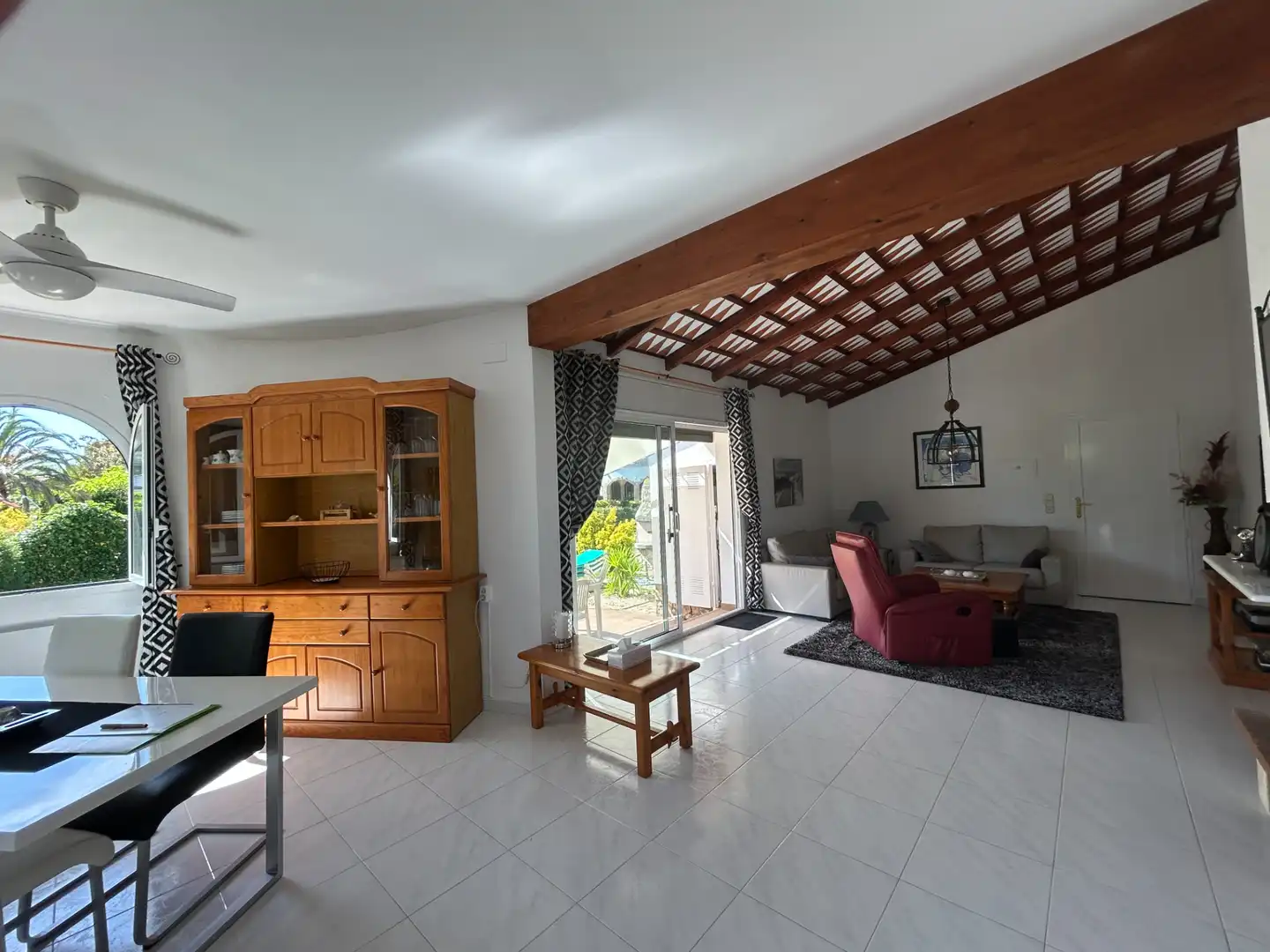Sala de estar de Casa adosada en venta en Torroella de Fluvià con Aire acondicionado, Calefacción y Jardín privado
