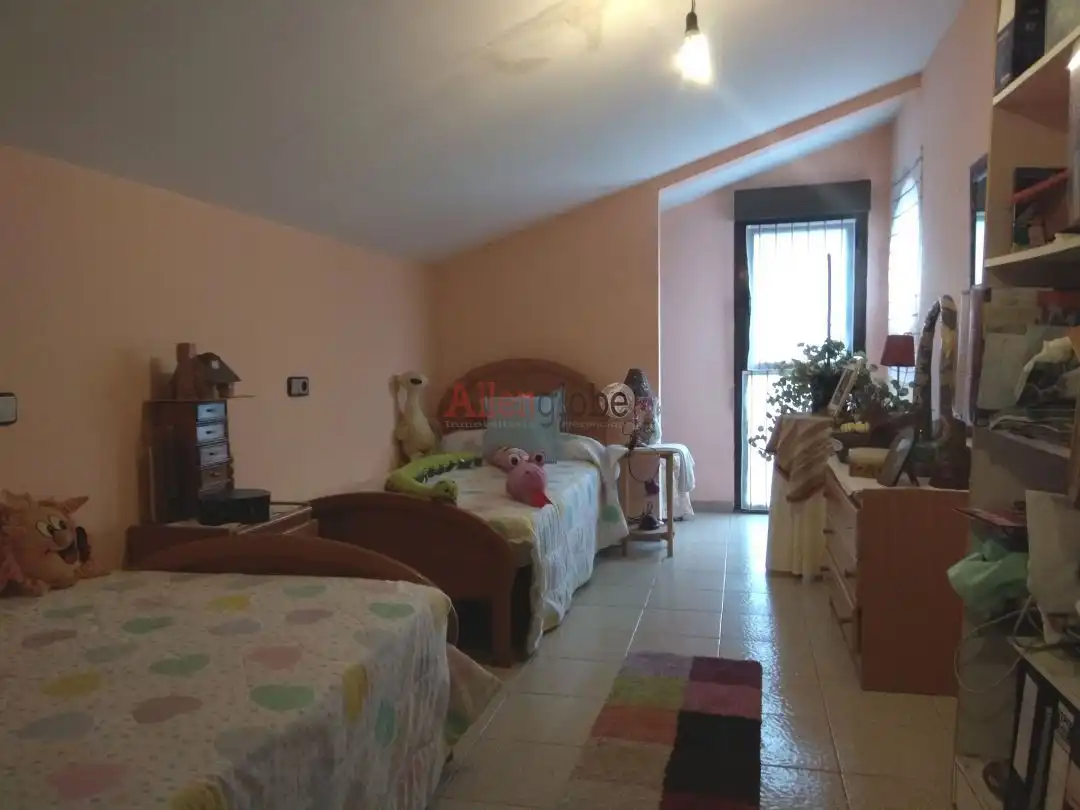 Habitación de Casa o chalet en venta en Nava con Calefacción, Terraza y Balcón