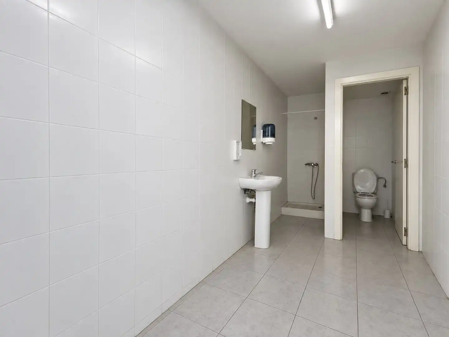 Nau industrial de lloguer a Figueres, Girona