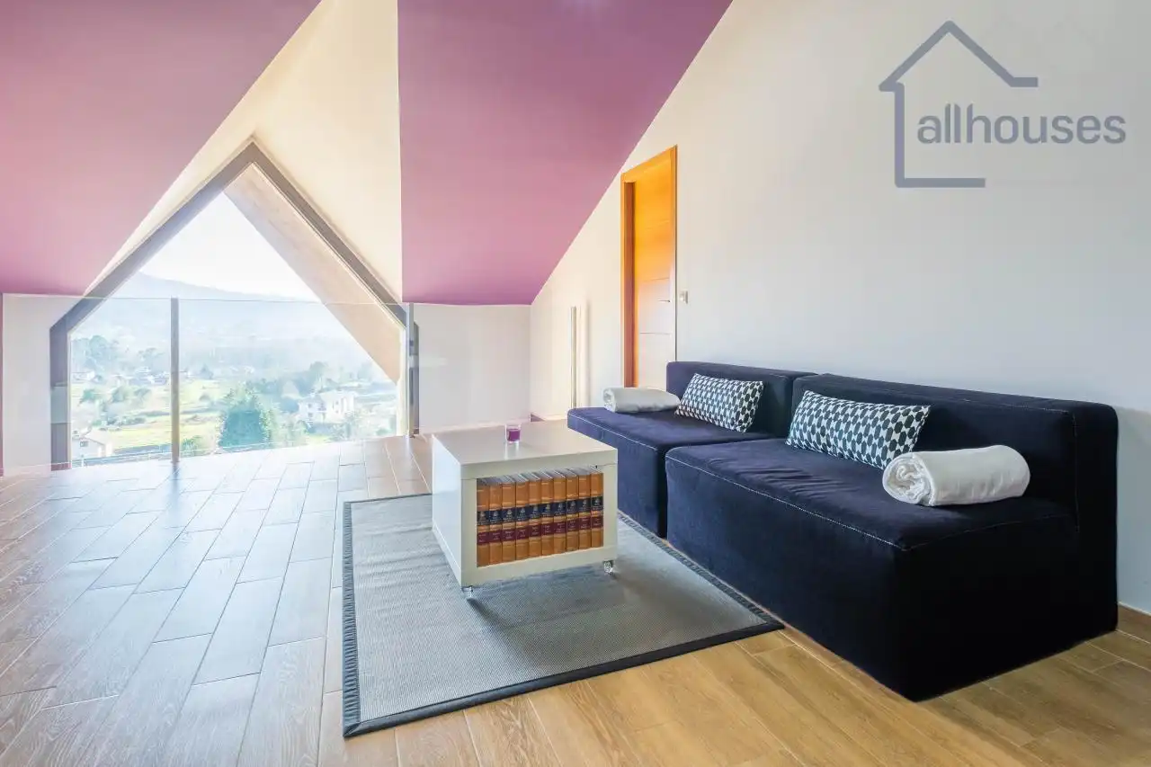 Sala de estar de Casa o chalet en venta en Tui con Calefacción, Jardín privado y Terraza