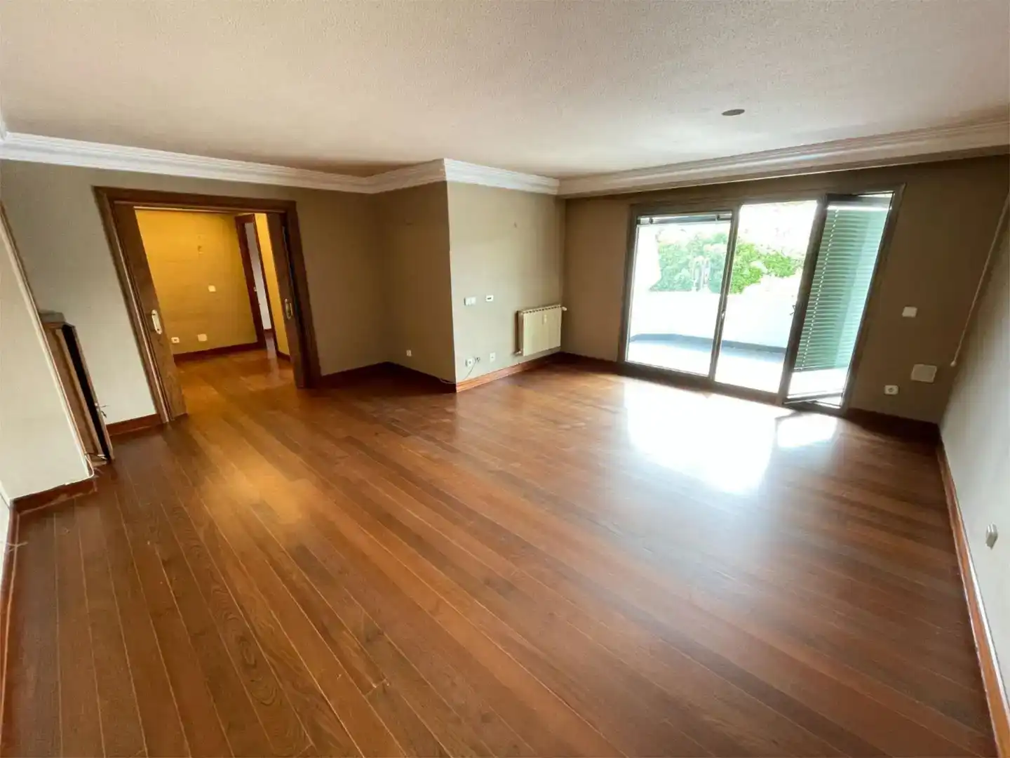 Sala de estar de Piso en venta en León Capital  con Parquet, Trastero y Piscina