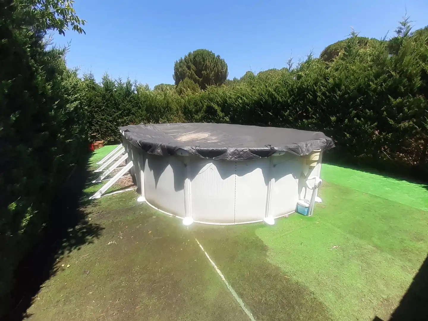 Piscina de Terreno en venta en La Hiniesta 