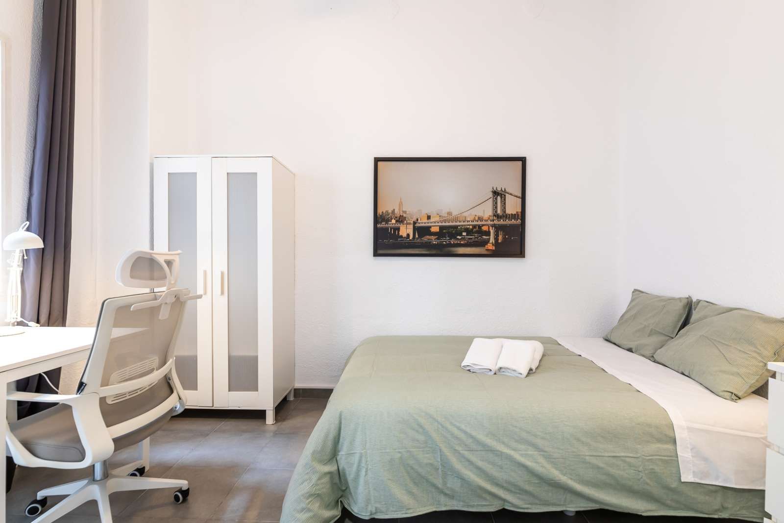 Bedroom of Flat to share in  Valencia Capital  with Air Conditioner, Heating and Terrace