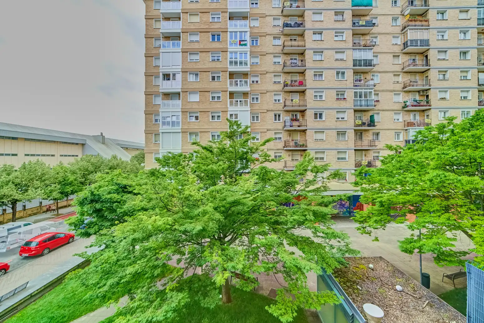 Vista exterior de Pis en venda en  Pamplona / Iruña amb Calefacció, Jardí privat i Parquet