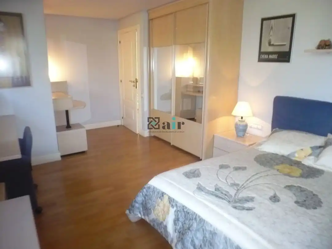 Habitación de Casa o chalet en venta en  Logroño con Calefacción, Terraza y Trastero