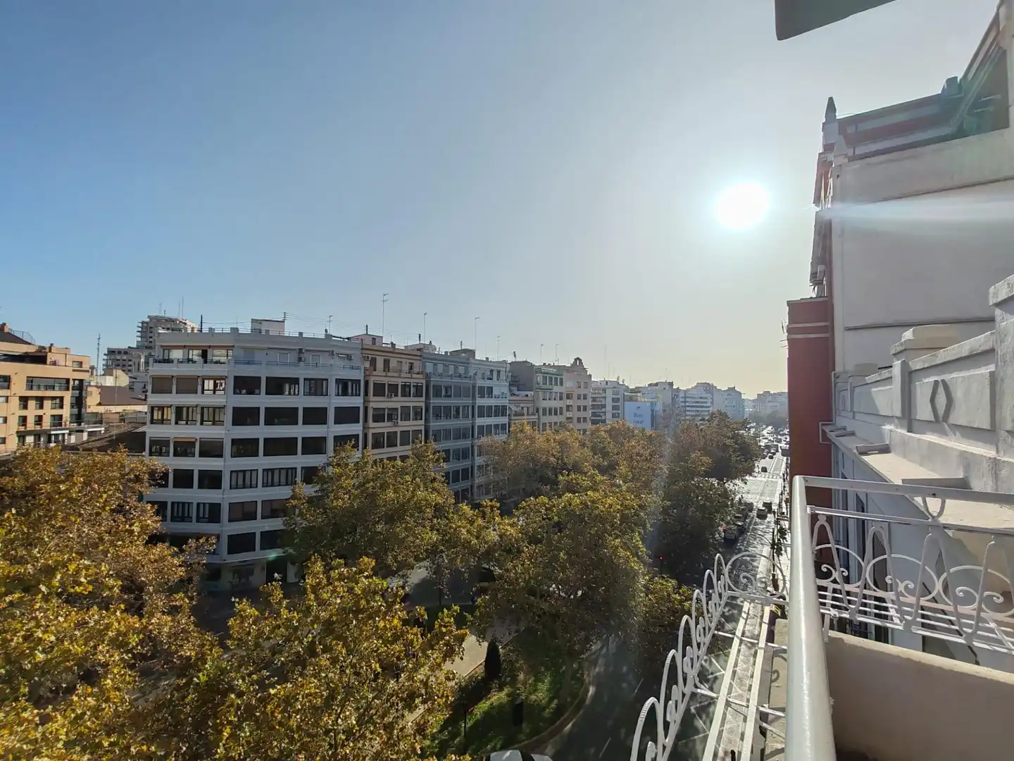 Vista exterior de Oficina de alquiler en Valencia con Aire acondicionado