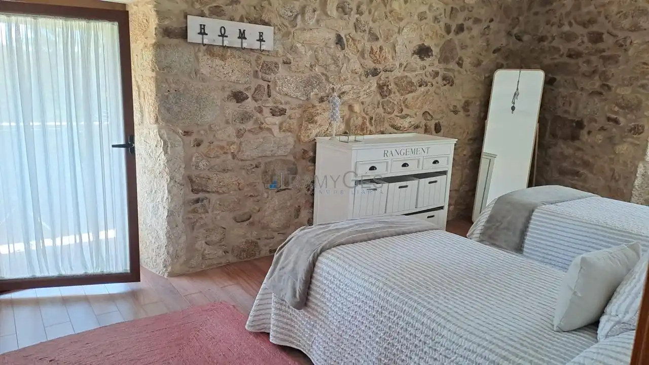 Dormitori de Casa o xalet en venda en O Rosal   amb Calefacció, Jardí privat i Terrassa