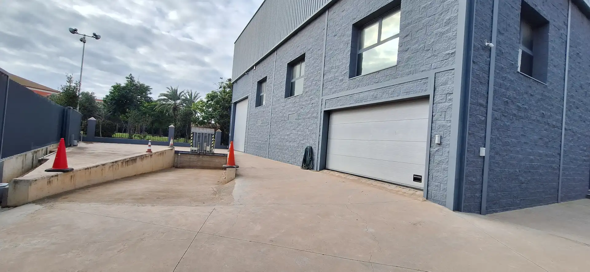 Exterior view of Industrial buildings for rent in La Pobla de Farnals