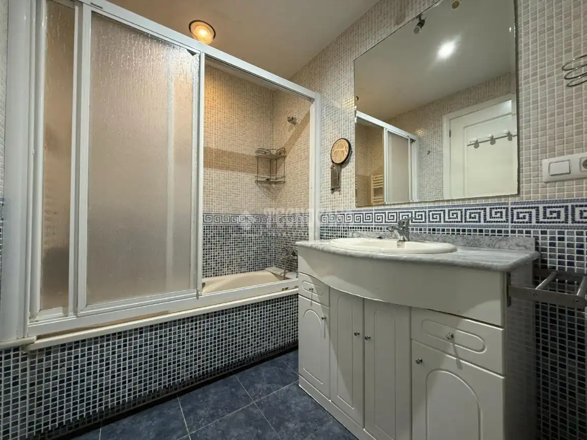 Baño de Piso en venta en San Antonio de Benagéber con Aire acondicionado, Trastero y Balcón