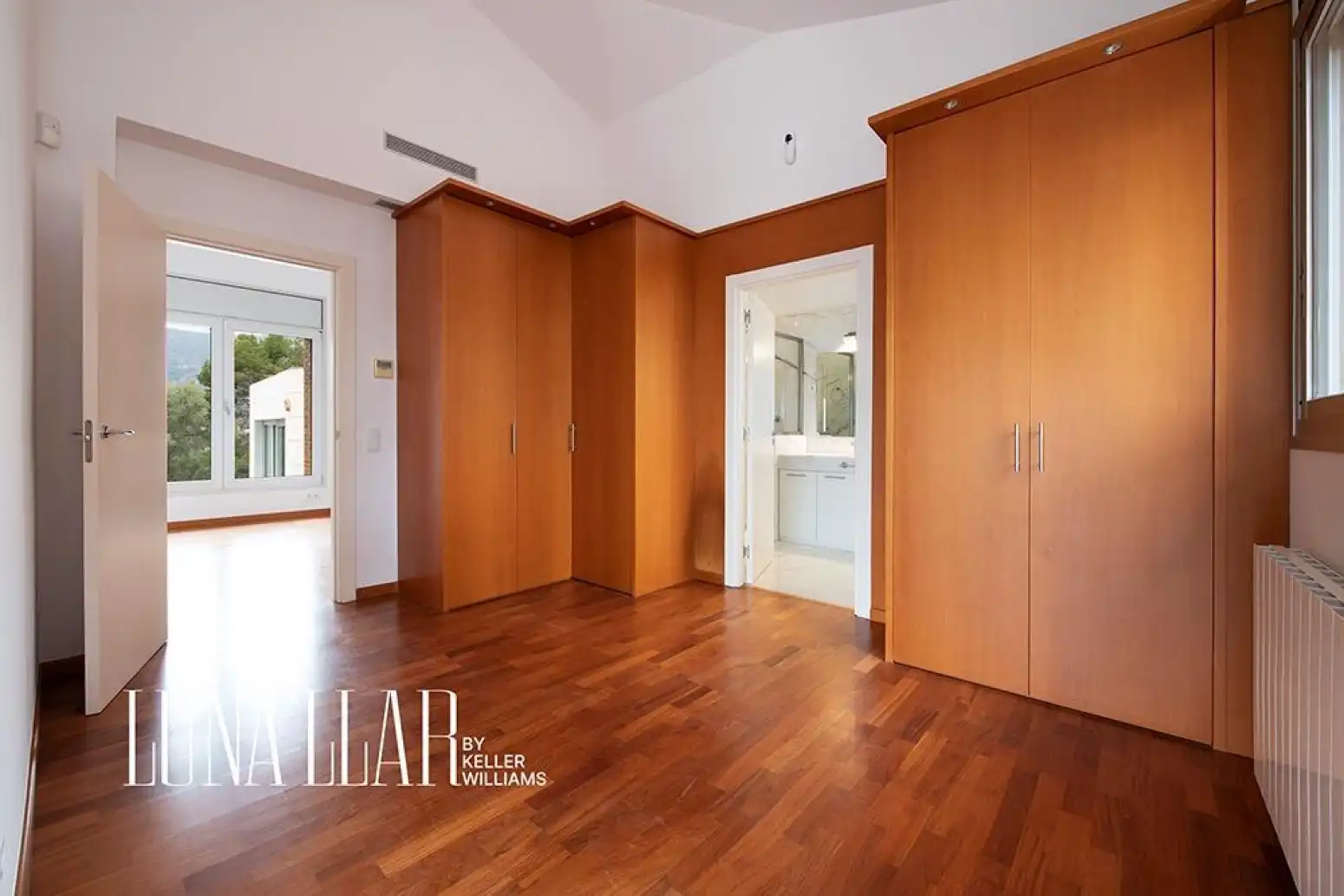 Bedroom of Houses for sale in Castelldefels  with Air Conditioner, Heating and Parquet flooring