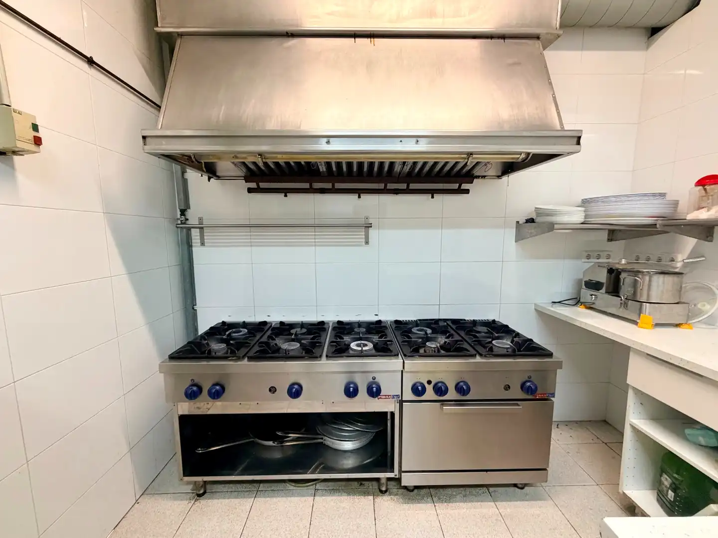 Business premises for transfer in Sants - Montjuïc, imagen 4