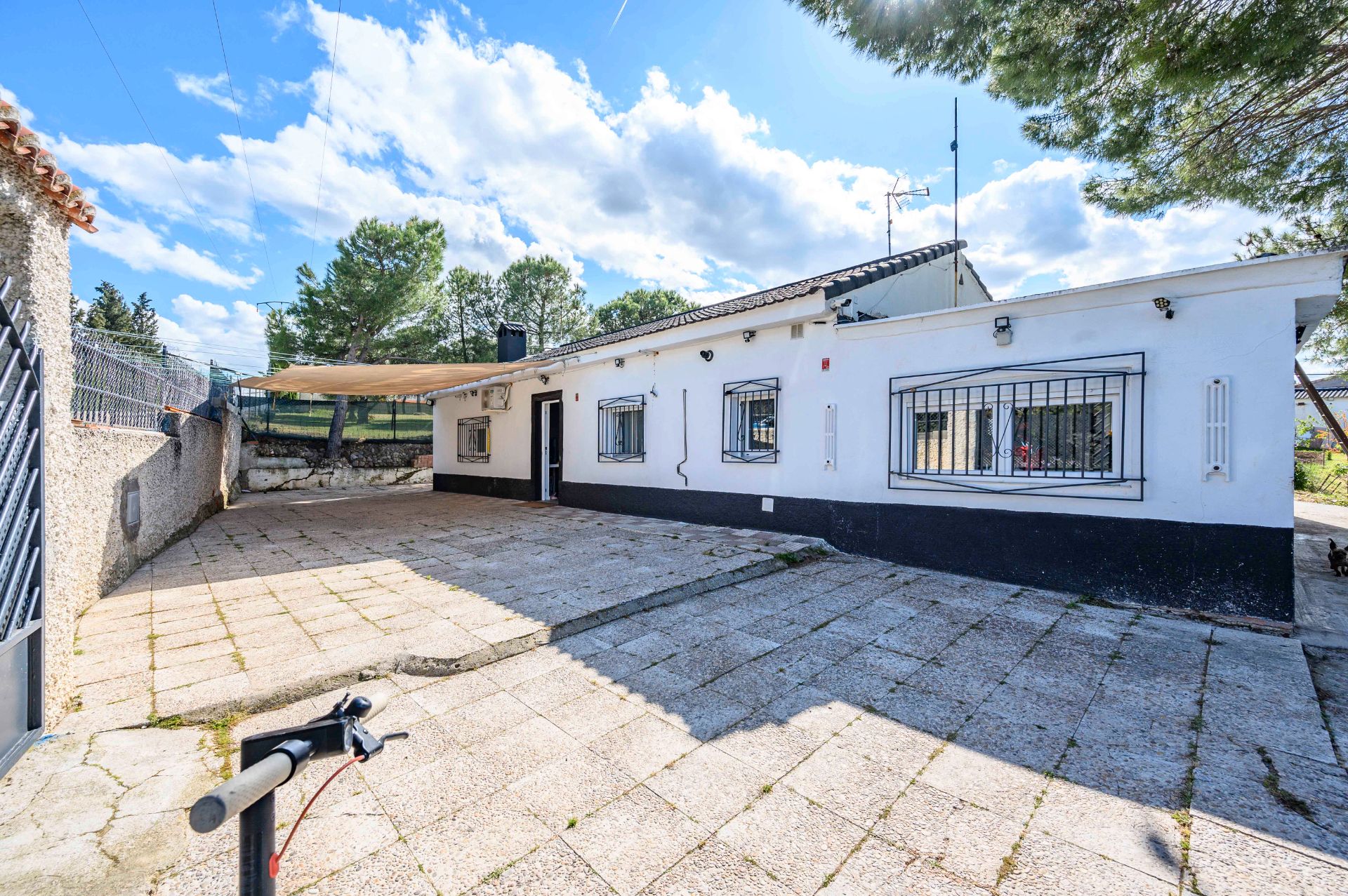 Vista exterior de Casa o xalet en venda en Albarreal de Tajo amb Aire condicionat, Calefacció i Jardí privat