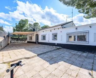 Vista exterior de Casa o xalet en venda en Albarreal de Tajo amb Aire condicionat, Calefacció i Jardí privat
