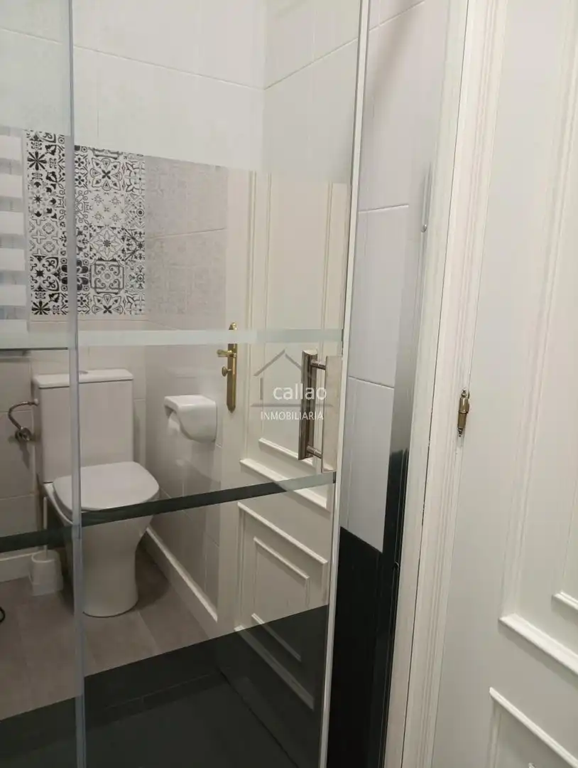 Bathroom of Apartments for rent in Ferrol  with Heating and Furnished