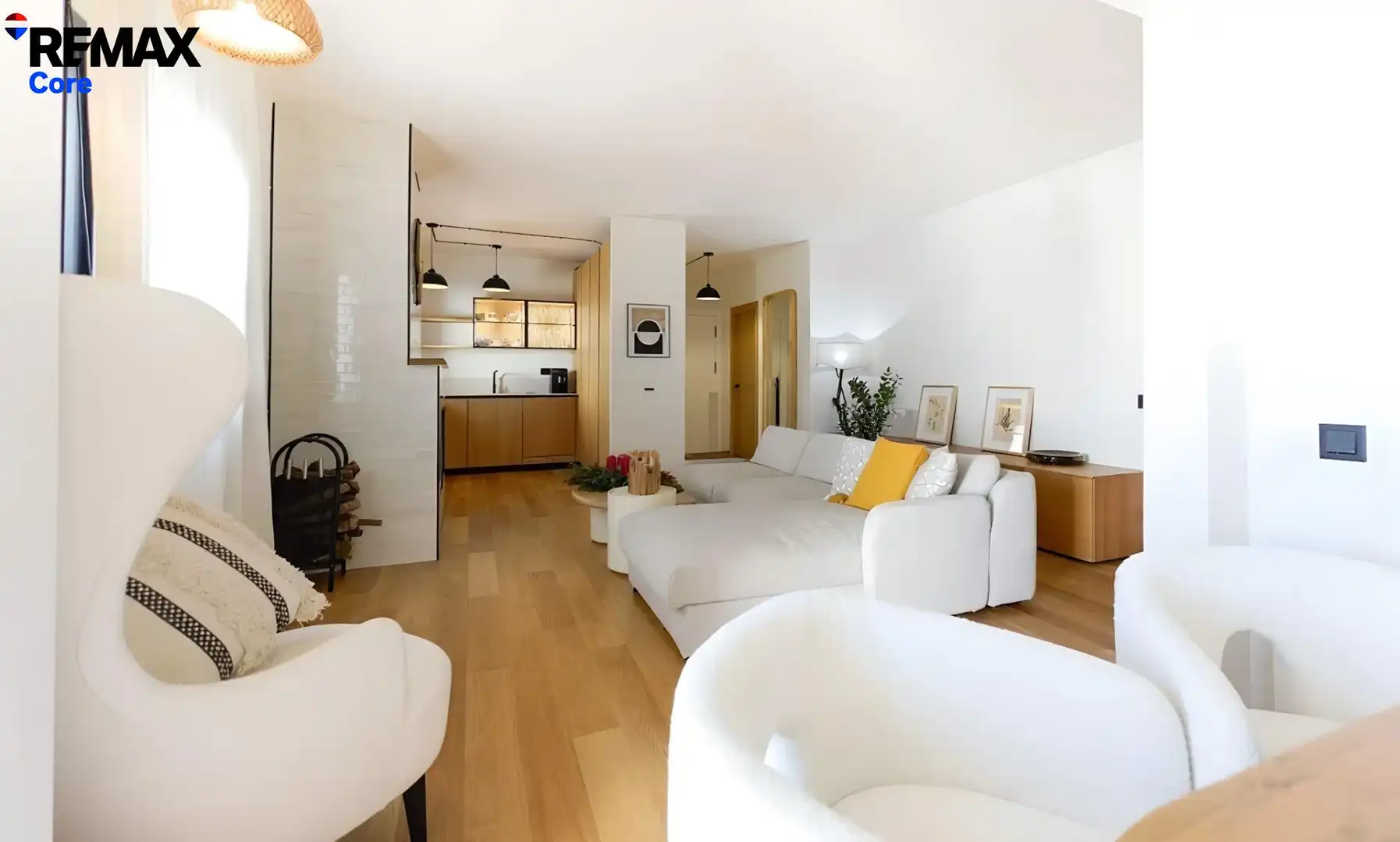 Sala d'estar de Pis en venda en Marbella amb Aire condicionat, Jardí privat i Terrassa