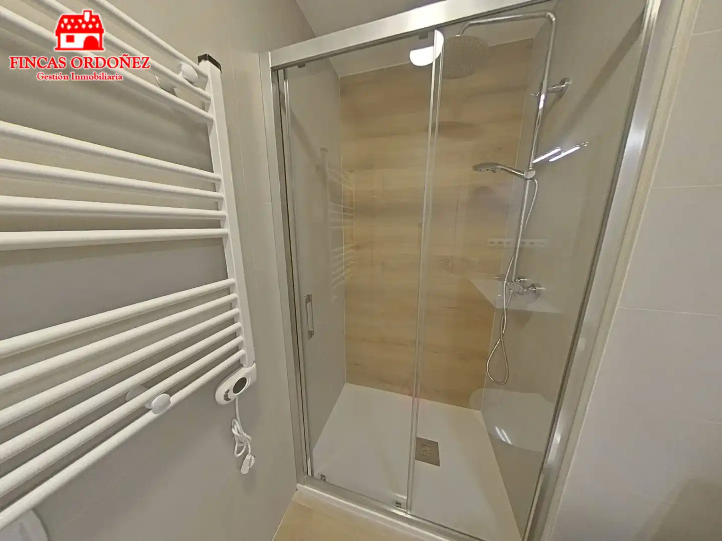 Badezimmer von Wohnung zum Verkauf in Sant Andreu de la Barca mit Klimaanlage, Heizung und Balkon