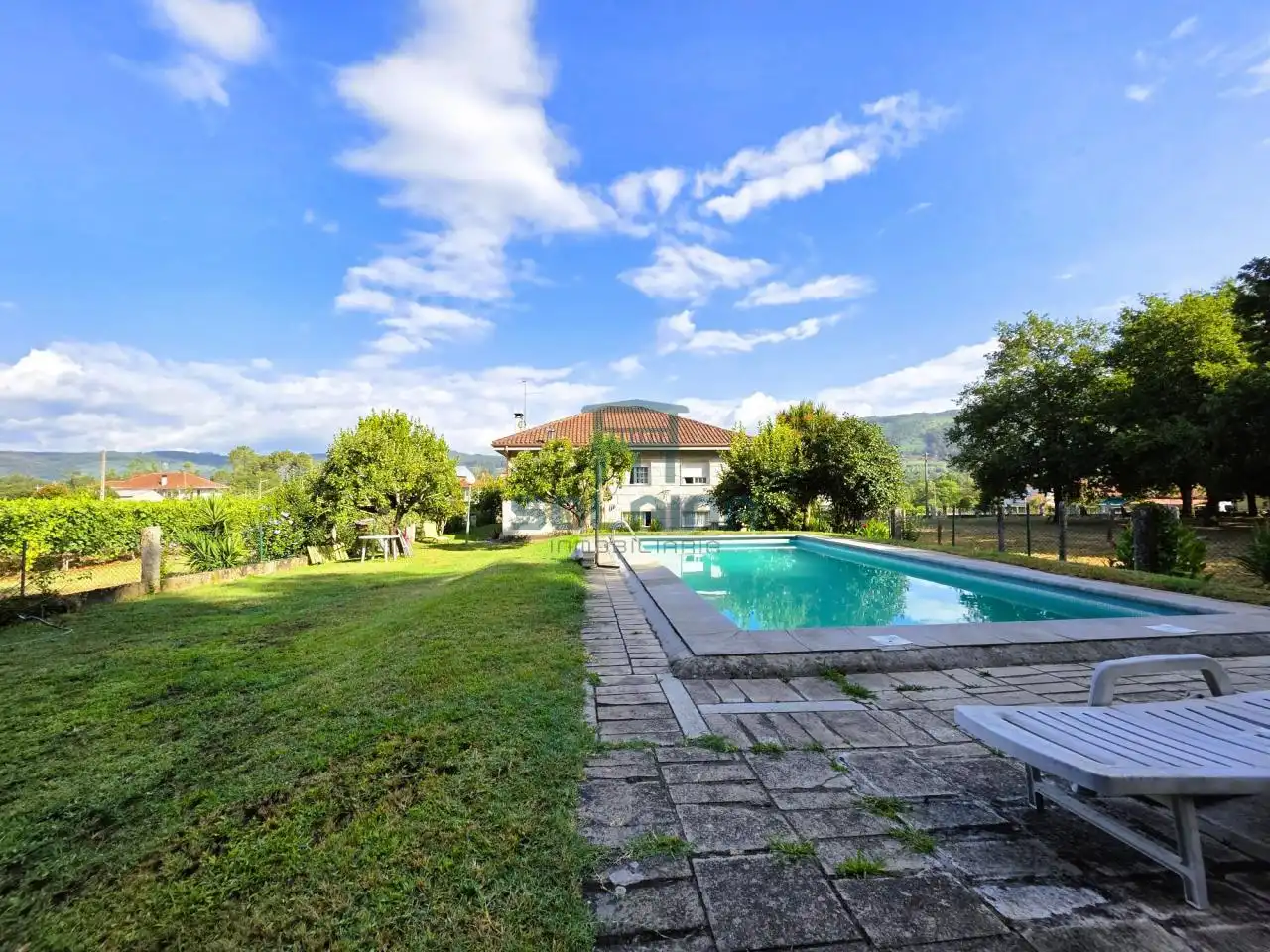 Piscina de Casa o xalet en venda en Castrelo de Miño amb Calefacció, Jardí privat i Terrassa
