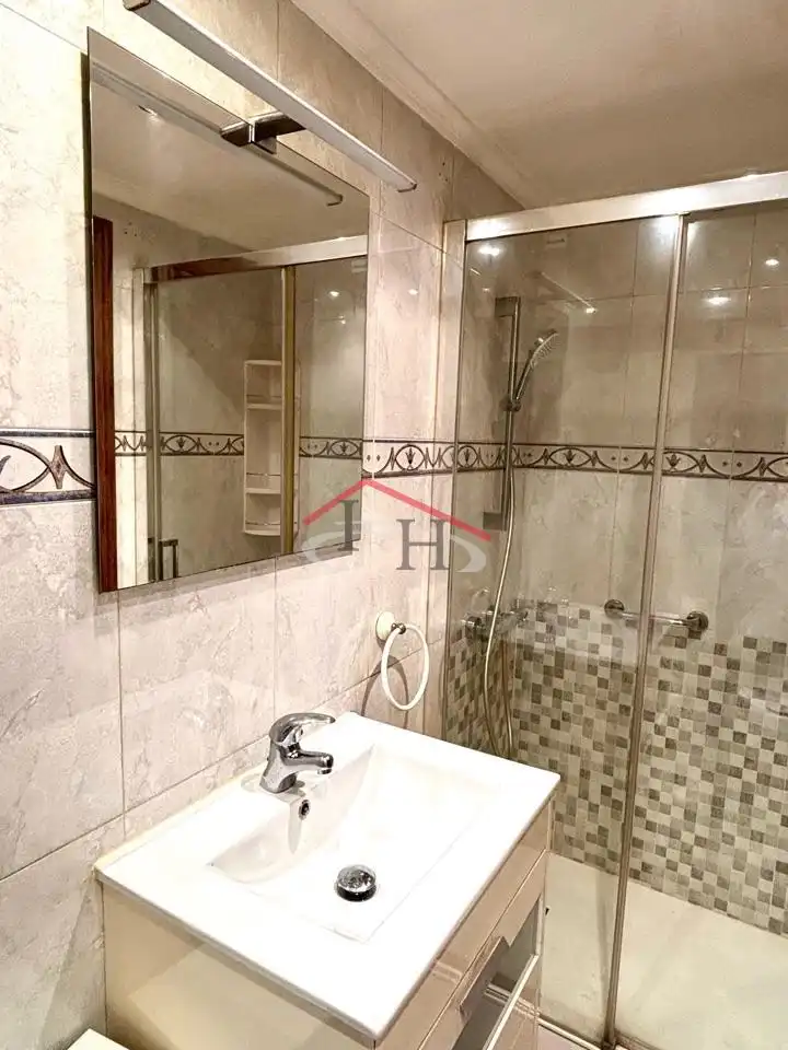 Bathroom of Flat for sale in León Capital   with Heating, Parquet flooring and Storage room