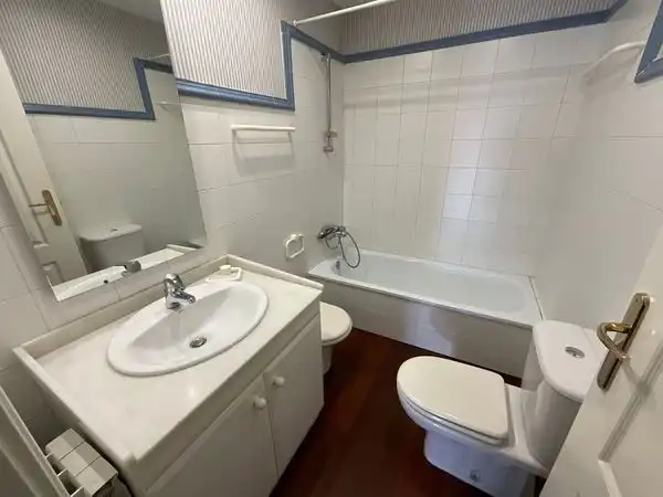 Baño de Ático en venta en Cerdanyola del Vallès con Aire acondicionado, Calefacción y Parquet