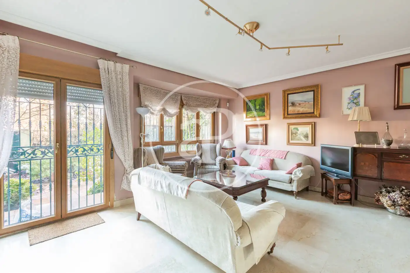 Living room of Detached homes for sale in Madrid  with Air Conditioner, Heating and Private garden