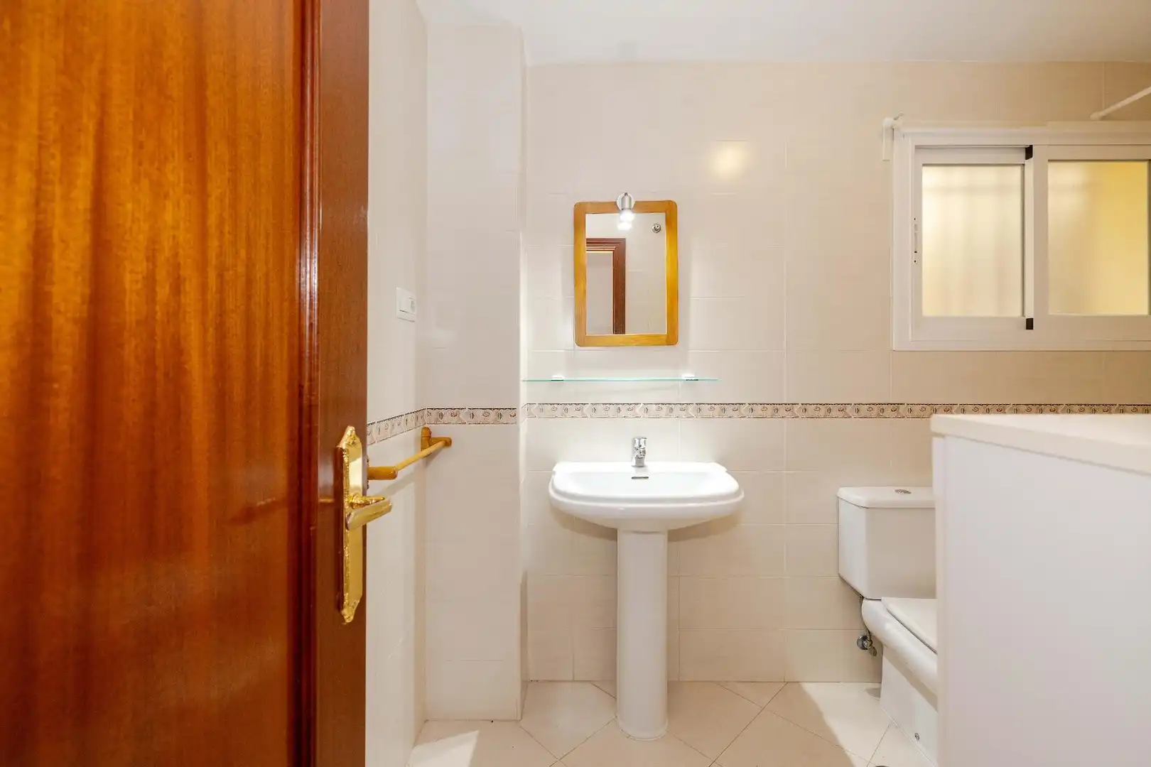 Badezimmer von Wohnung zum Verkauf in Almogía mit Klimaanlage, Terrasse und Abstellraum