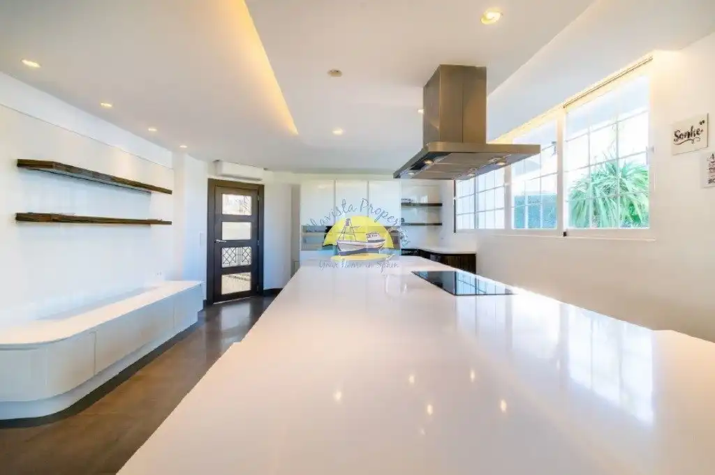 Cocina de Casa o chalet en venta en L'Alfàs del Pi con Aire acondicionado, Jardín privado y Terraza