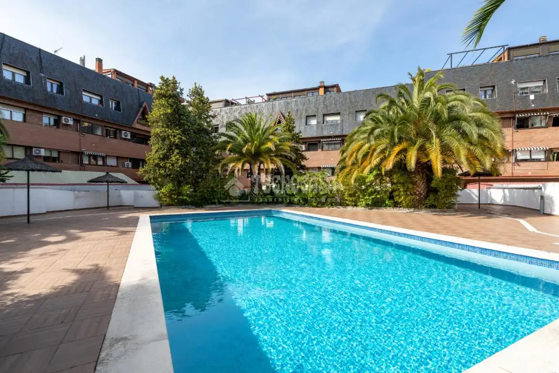 Piscina de Piso en venta en Las Rozas de Madrid con Calefacción, Terraza y Trastero