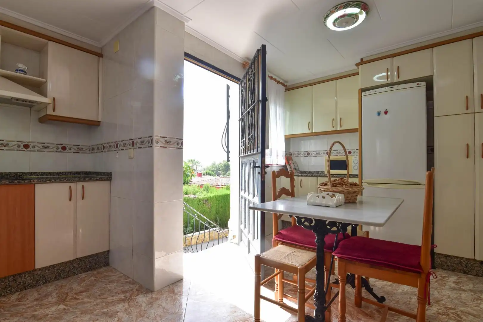 Cocina de Casa o chalet en venta en Montserrat con Aire acondicionado, Calefacción y Jardín privado