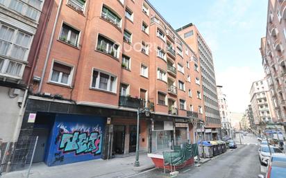 Vista exterior de Pis en venda en Bilbao  amb Calefacció